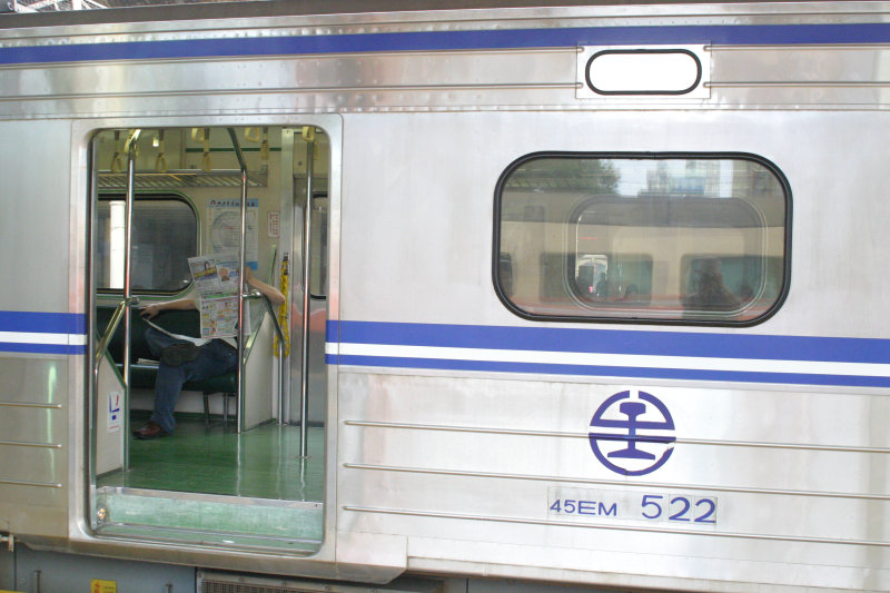 台灣鐵路旅遊攝影電車-區間車行車特寫攝影照片27