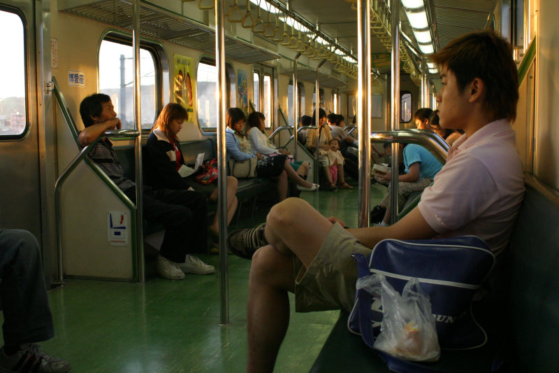 台灣鐵路旅遊攝影電車-區間車行車特寫攝影照片34
