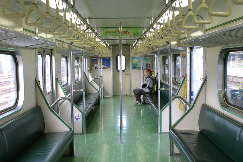 台灣鐵路旅遊攝影電車-區間車行車特寫攝影照片37