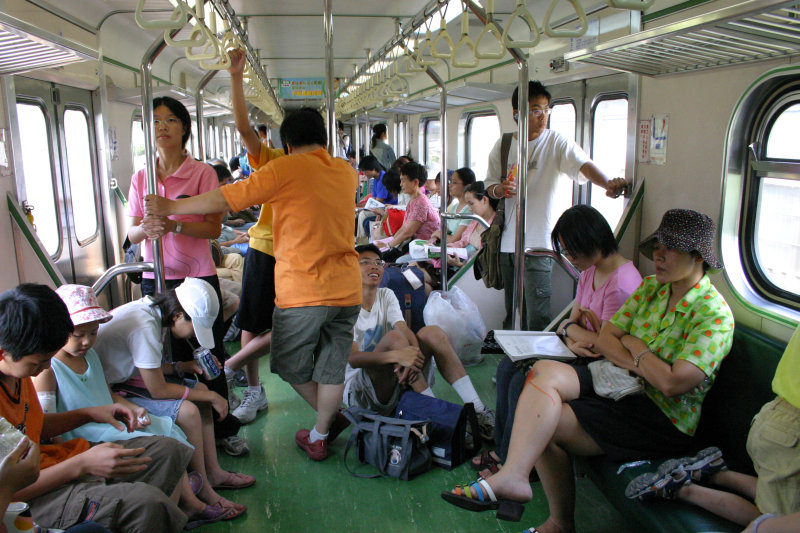台灣鐵路旅遊攝影電車-區間車行車特寫攝影照片39