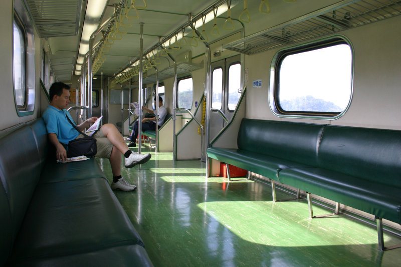 台灣鐵路旅遊攝影電車-區間車行車特寫攝影照片46