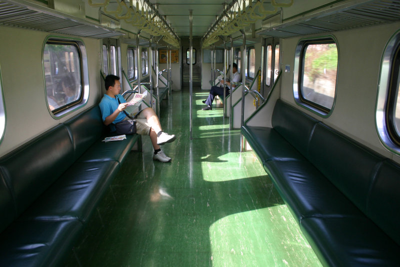 台灣鐵路旅遊攝影電車-區間車行車特寫攝影照片47