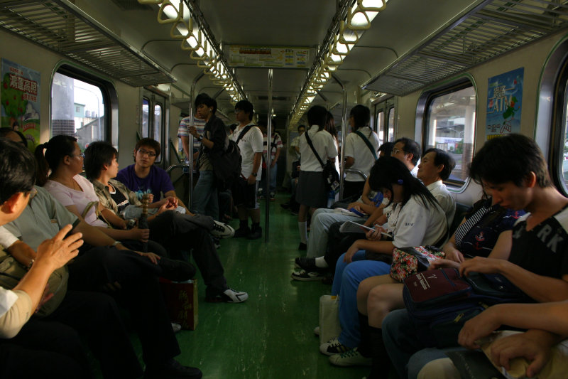 台灣鐵路旅遊攝影電車-區間車行車特寫攝影照片52