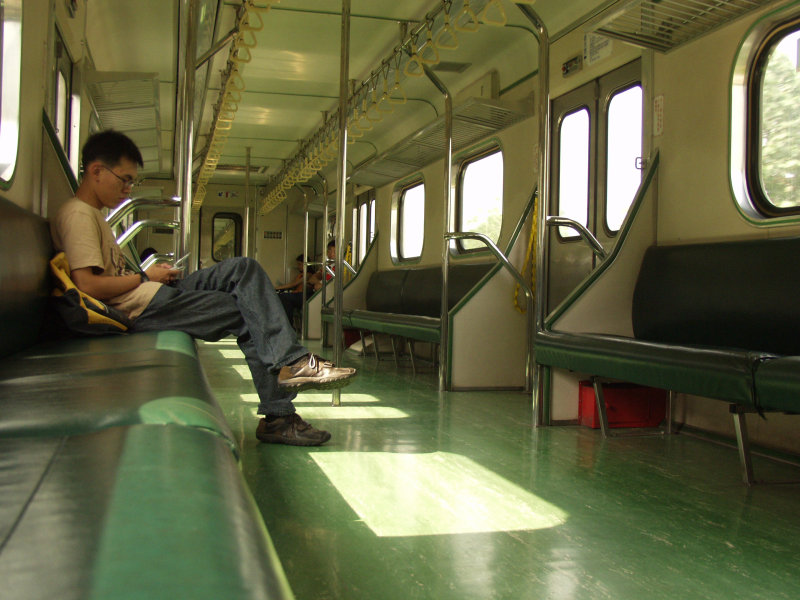 台灣鐵路旅遊攝影電車-區間車行車特寫攝影照片79