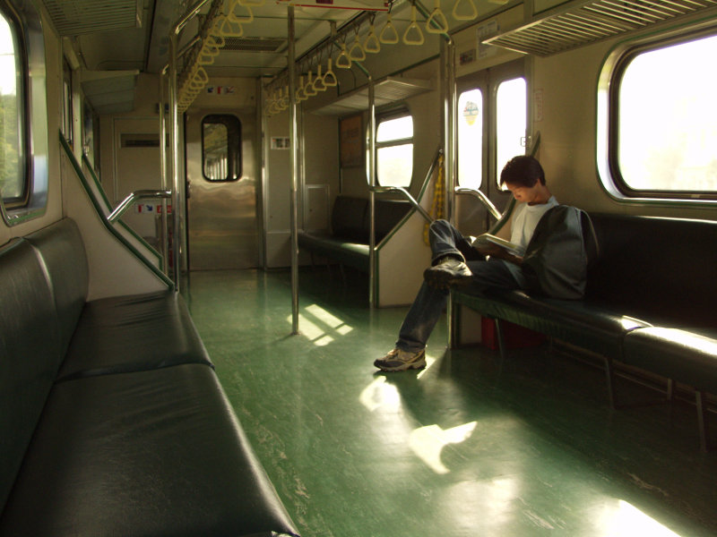台灣鐵路旅遊攝影電車-區間車行車特寫攝影照片83