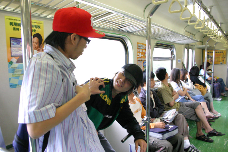 台灣鐵路旅遊攝影電車-區間車電車街舞表演攝影照片4