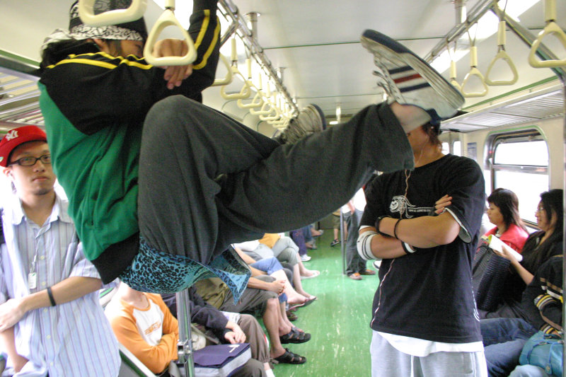 台灣鐵路旅遊攝影電車-區間車電車街舞表演攝影照片6