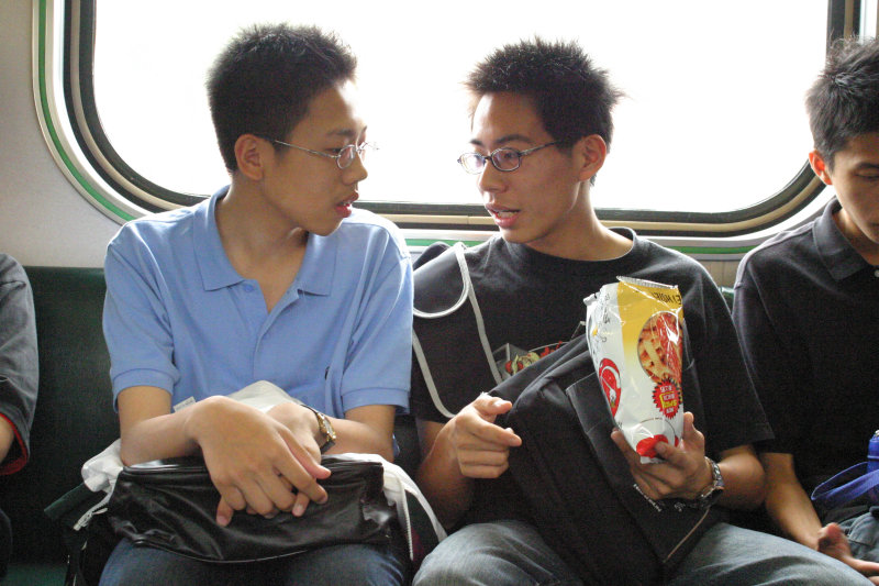 台灣鐵路旅遊攝影街拍帥哥交談旅客(1)2005-04-23攝影照片8