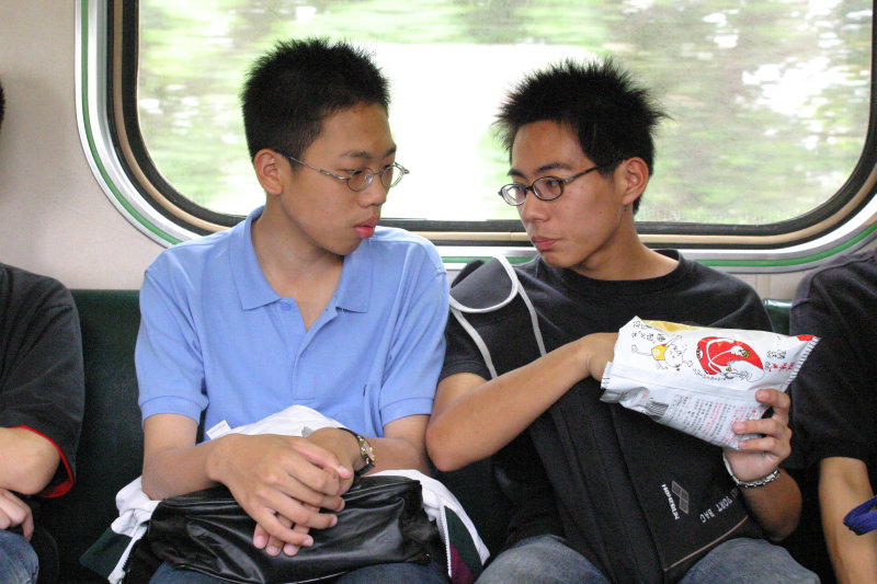 台灣鐵路旅遊攝影街拍帥哥交談旅客(1)2005-04-23攝影照片15