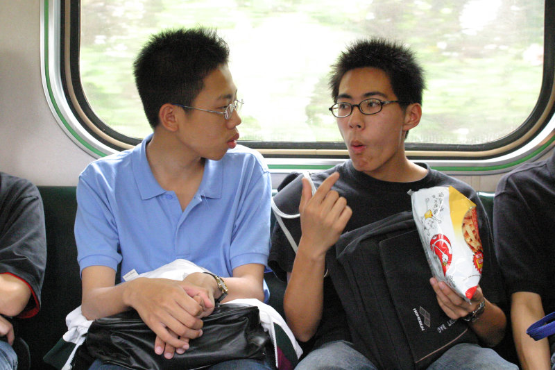 台灣鐵路旅遊攝影街拍帥哥交談旅客(1)2005-04-23攝影照片16