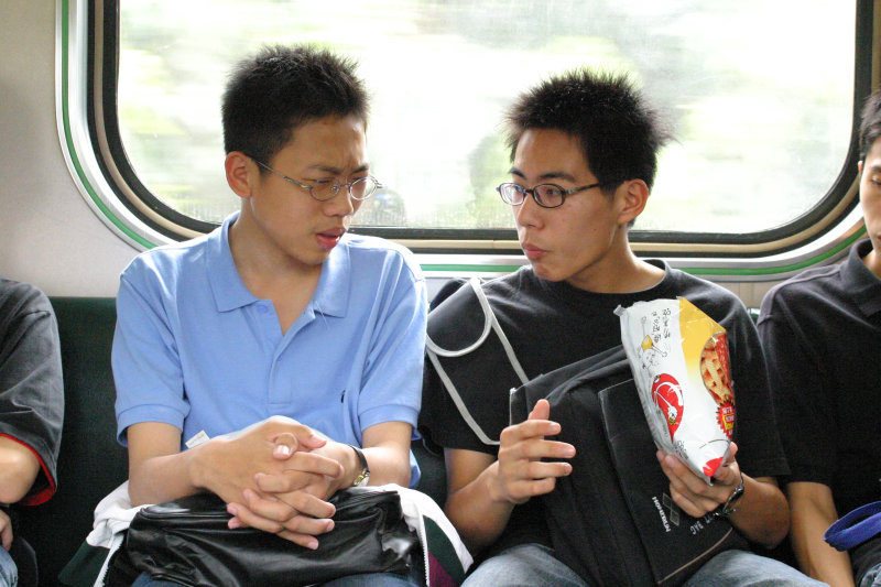 台灣鐵路旅遊攝影街拍帥哥交談旅客(1)2005-04-23攝影照片20