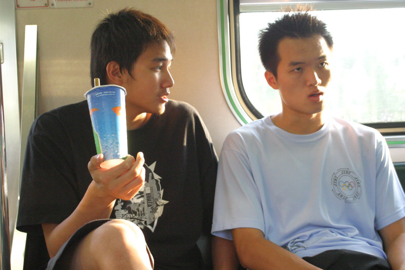 台灣鐵路旅遊攝影街拍帥哥交談旅客(2)2005-07-09攝影照片7