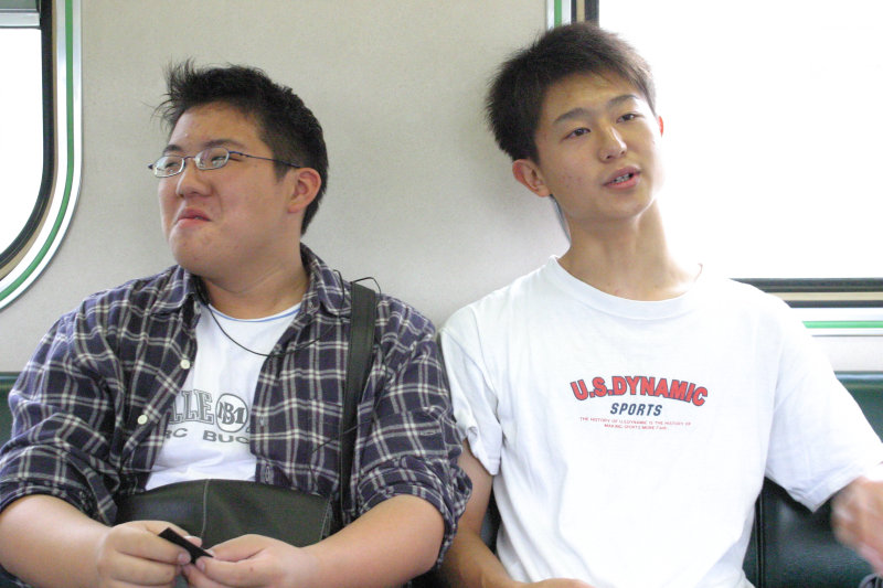 台灣鐵路旅遊攝影街拍帥哥交談的旅客(2)2005-03-27攝影照片4
