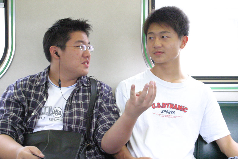 台灣鐵路旅遊攝影街拍帥哥交談的旅客(2)2005-03-27攝影照片5