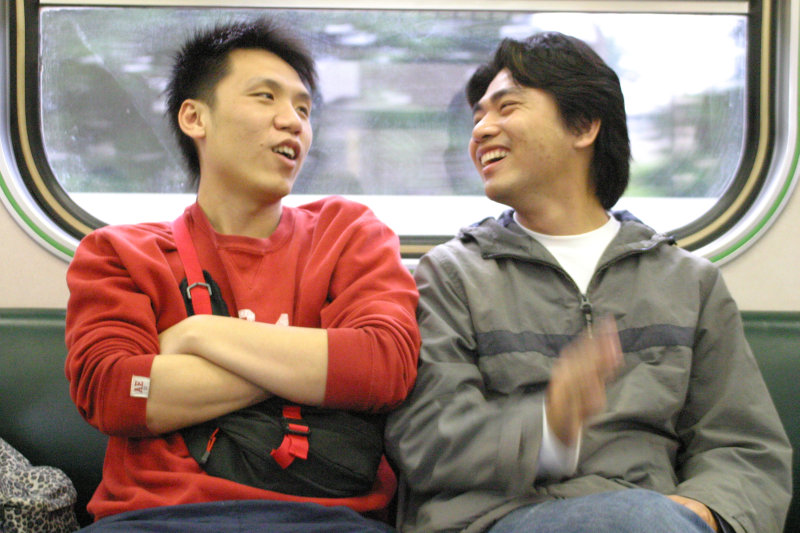台灣鐵路旅遊攝影街拍帥哥交談的旅客2002-02-06攝影照片15