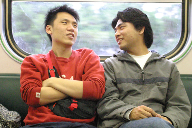 台灣鐵路旅遊攝影街拍帥哥交談的旅客2002-02-06攝影照片17