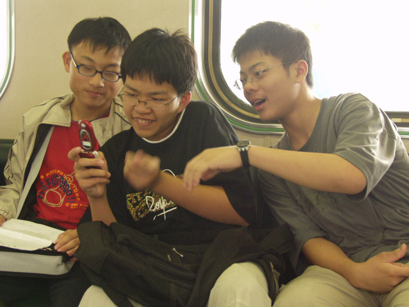 台灣鐵路旅遊攝影街拍帥哥交談的旅客2004-12-06(1)攝影照片2