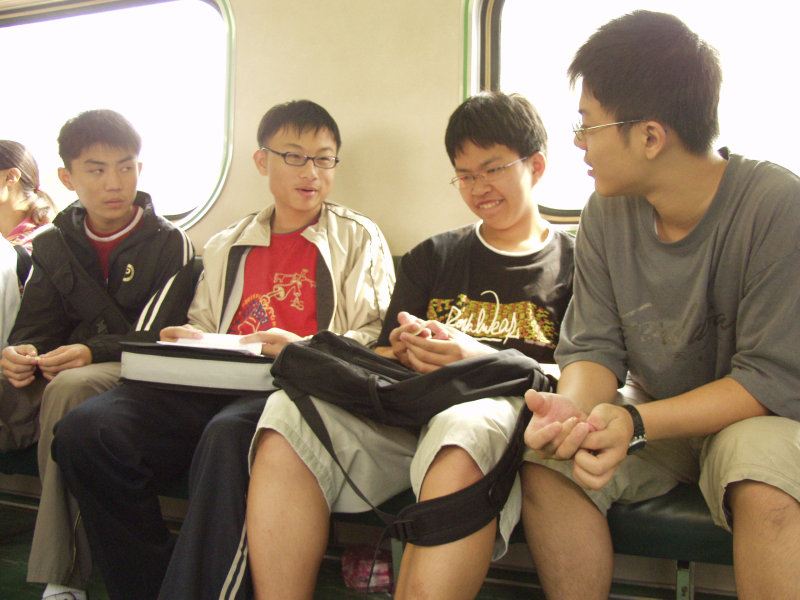 台灣鐵路旅遊攝影街拍帥哥交談的旅客2004-12-06(1)攝影照片3