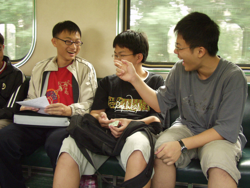 台灣鐵路旅遊攝影街拍帥哥交談的旅客2004-12-06(1)攝影照片4