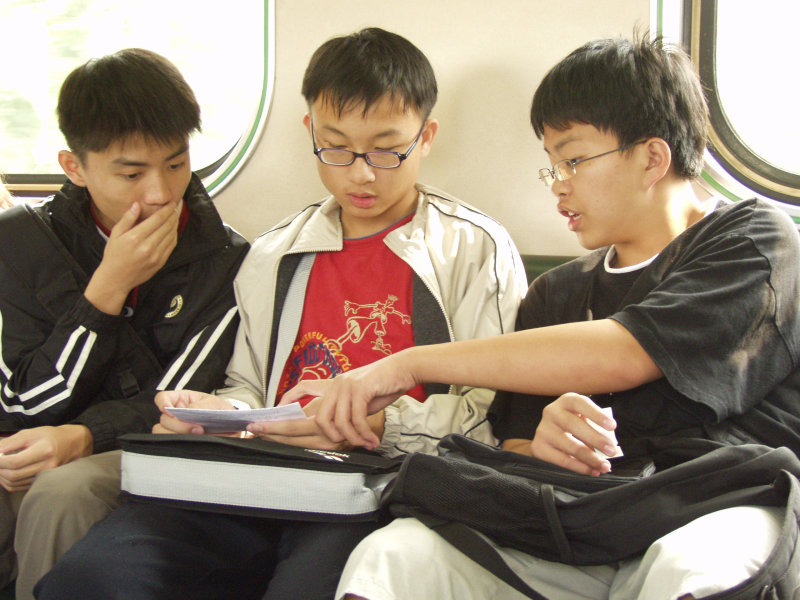 台灣鐵路旅遊攝影街拍帥哥交談的旅客2004-12-06(1)攝影照片5