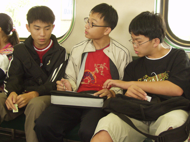 台灣鐵路旅遊攝影街拍帥哥交談的旅客2004-12-06(1)攝影照片8