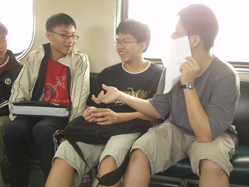 台灣鐵路旅遊攝影街拍帥哥交談的旅客2004-12-06(1)攝影照片13