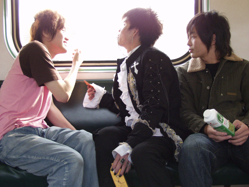 台灣鐵路旅遊攝影街拍帥哥化裝舞會打扮20061224攝影照片9