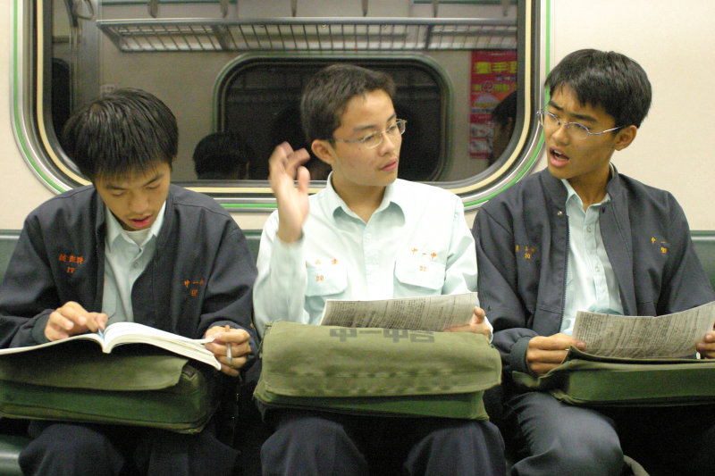 台灣鐵路旅遊攝影街拍帥哥台中一中2004-11-15攝影照片5