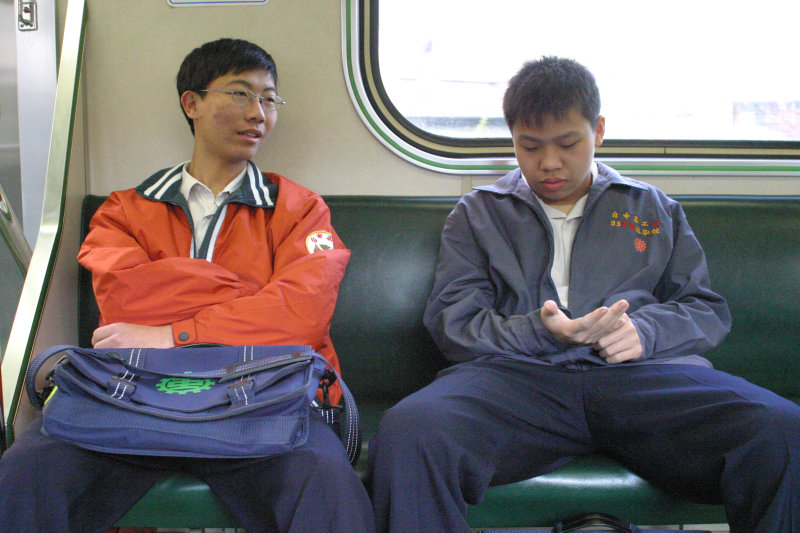 台灣鐵路旅遊攝影街拍帥哥台中高工2005-03-06攝影照片1