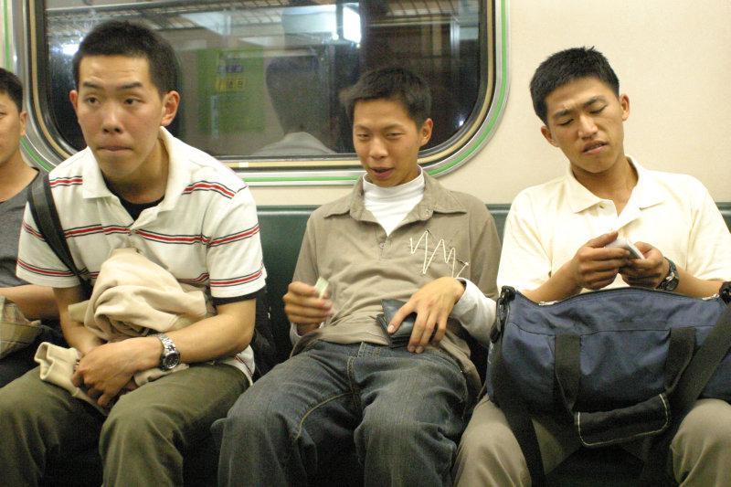 台灣鐵路旅遊攝影街拍帥哥后里阿兵哥2005-04-15攝影照片6