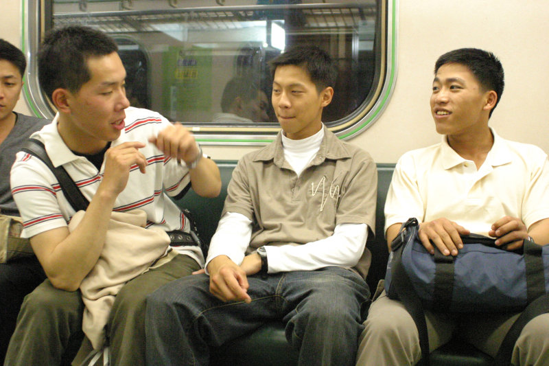 台灣鐵路旅遊攝影街拍帥哥后里阿兵哥2005-04-15攝影照片16