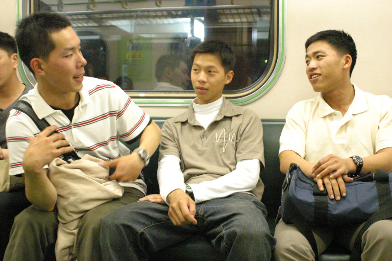 台灣鐵路旅遊攝影街拍帥哥后里阿兵哥2005-04-15攝影照片24