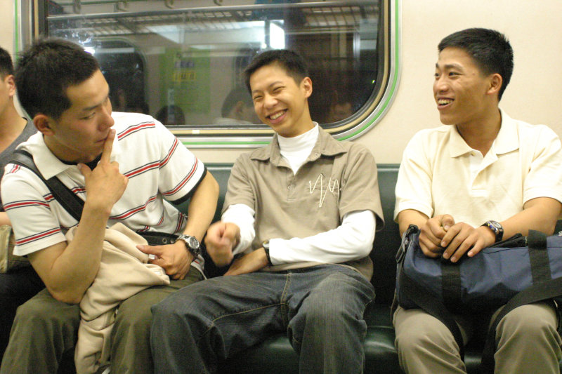 台灣鐵路旅遊攝影街拍帥哥后里阿兵哥2005-04-15攝影照片25