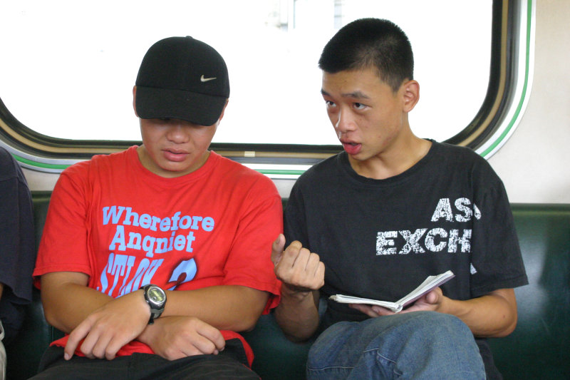 台灣鐵路旅遊攝影街拍帥哥對話旅客(1)2005-07-31攝影照片14