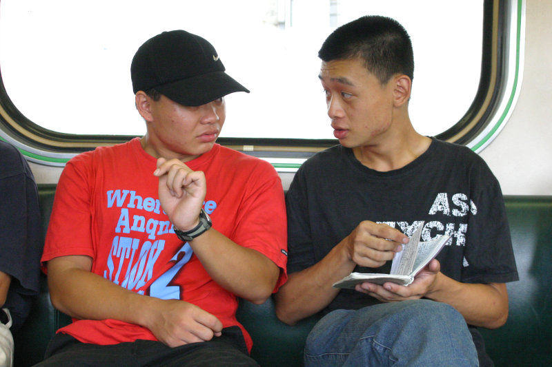 台灣鐵路旅遊攝影街拍帥哥對話旅客(1)2005-07-31攝影照片15