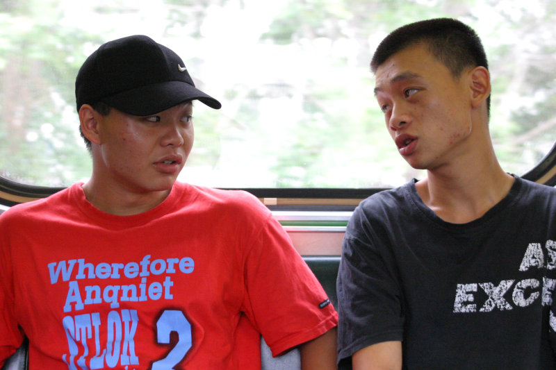 台灣鐵路旅遊攝影街拍帥哥對話旅客(1)2005-07-31攝影照片56