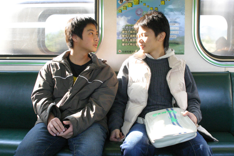 台灣鐵路旅遊攝影街拍帥哥對話旅客(1)2005-12-17攝影照片3