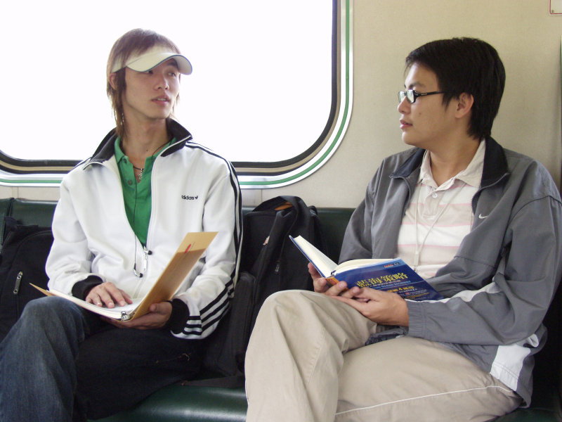 台灣鐵路旅遊攝影街拍帥哥對話旅客(2)2005-10-15攝影照片6