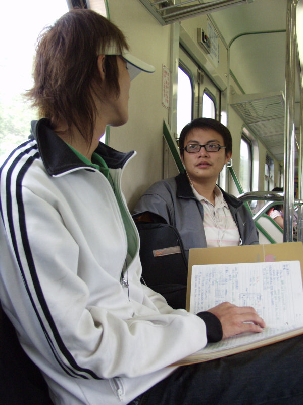 台灣鐵路旅遊攝影街拍帥哥對話旅客(2)2005-10-15攝影照片8