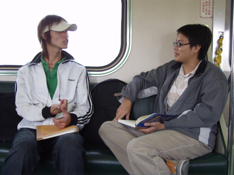 台灣鐵路旅遊攝影街拍帥哥對話旅客(2)2005-10-15攝影照片15