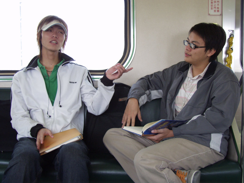 台灣鐵路旅遊攝影街拍帥哥對話旅客(2)2005-10-15攝影照片17