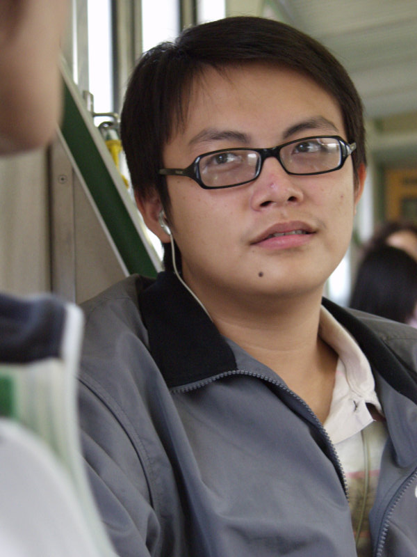 台灣鐵路旅遊攝影街拍帥哥對話旅客(2)2005-10-15攝影照片23