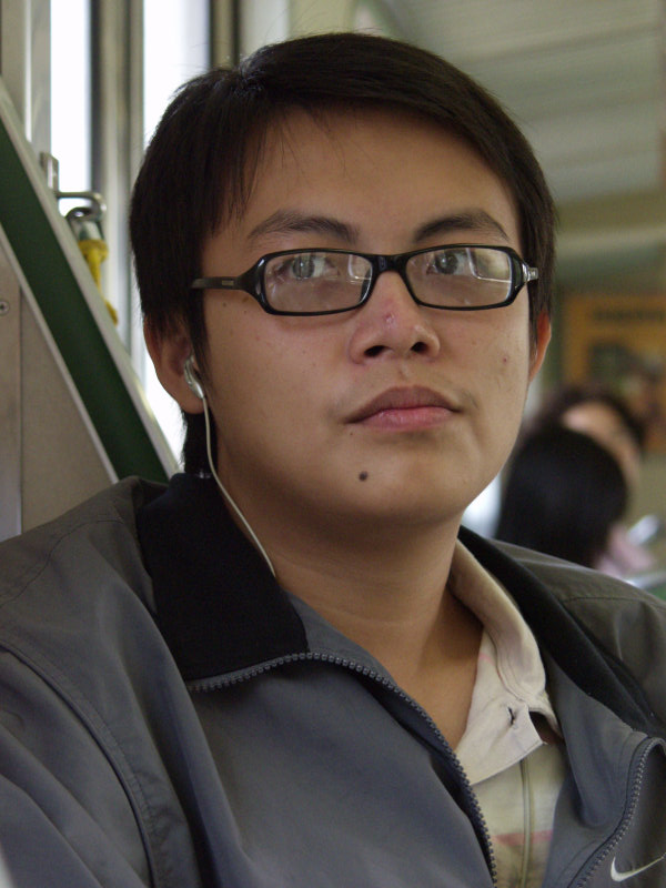 台灣鐵路旅遊攝影街拍帥哥對話旅客(2)2005-10-15攝影照片24