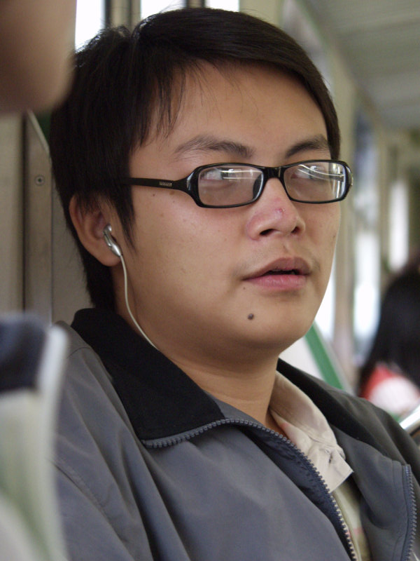 台灣鐵路旅遊攝影街拍帥哥對話旅客(2)2005-10-15攝影照片26