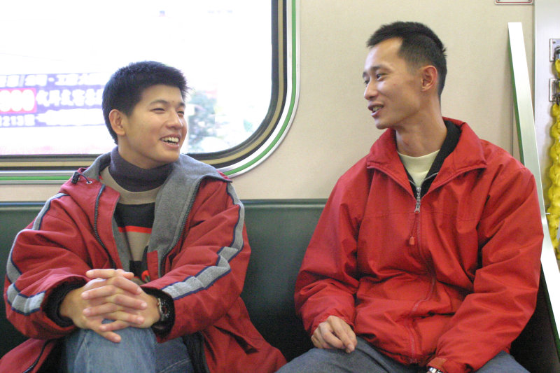 台灣鐵路旅遊攝影街拍帥哥對話旅客(2)2005-12-17攝影照片27