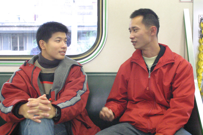 台灣鐵路旅遊攝影街拍帥哥對話旅客(2)2005-12-17攝影照片38