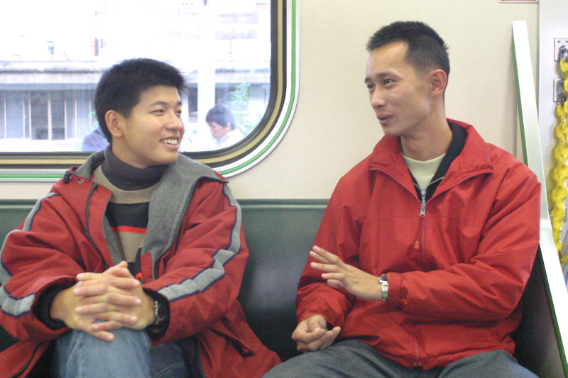 台灣鐵路旅遊攝影街拍帥哥對話旅客(2)2005-12-17攝影照片39