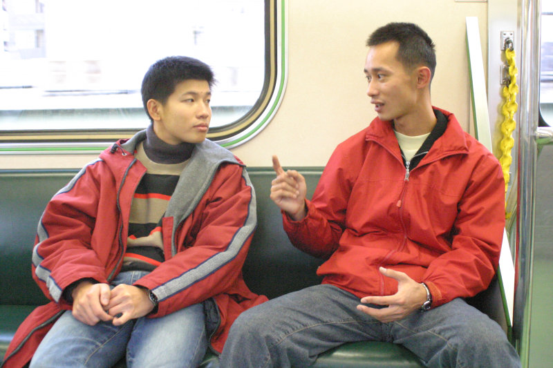 台灣鐵路旅遊攝影街拍帥哥對話旅客(2)2005-12-17攝影照片52