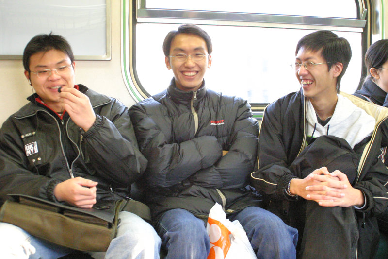 台灣鐵路旅遊攝影街拍帥哥對話旅客2005-03-06攝影照片3