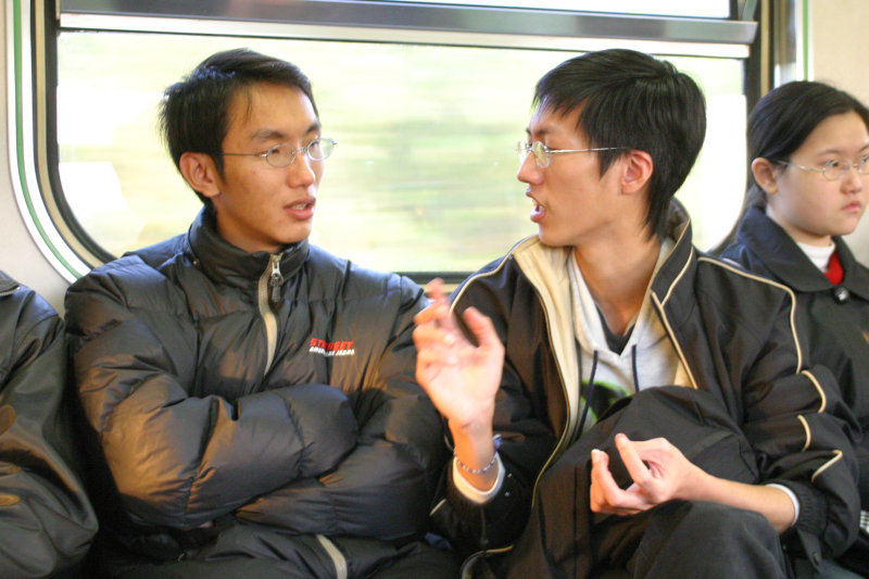 台灣鐵路旅遊攝影街拍帥哥對話旅客2005-03-06攝影照片8